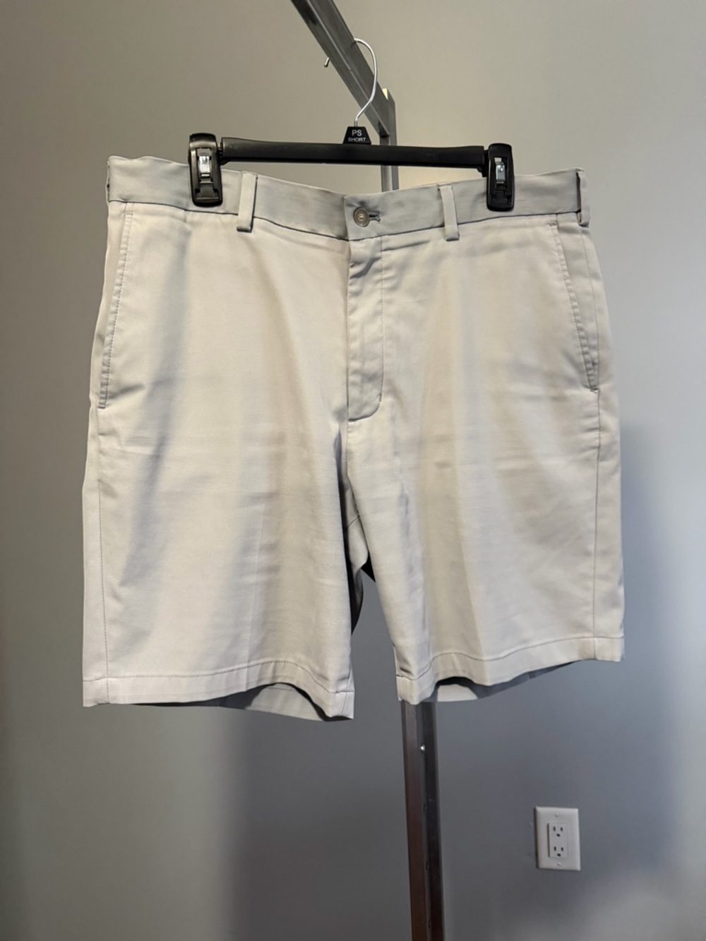 Walter Hagen Light Gray Flat-Front Chino Shorts